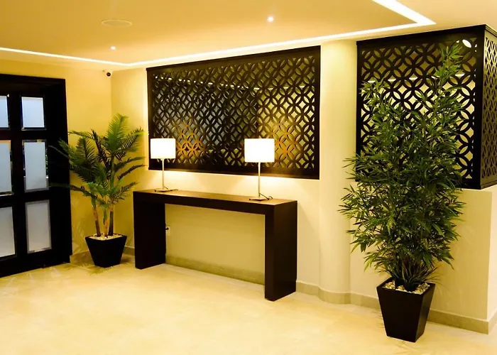Gin Hotel *