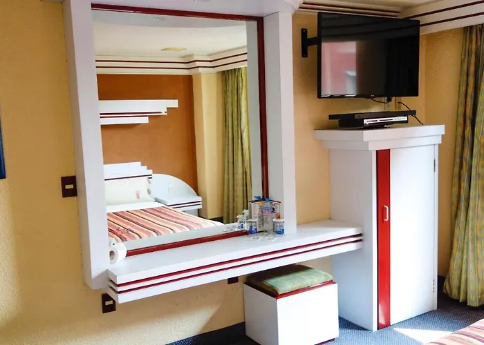 Gin Hotel *